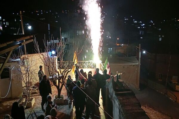 طنین گلبانگ نوای« اللّه اکبر » شب ۲۲بهمن  در شهر بار نیشابور