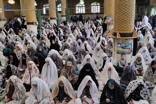 نماز جمعه عبادی سیاسی این هفته شهرستان‌قرچک