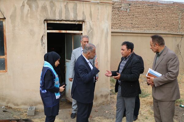 تجلیل مدیرکل آموزش و پرورش آذربایجان غربی از دانش‌آموز سخنران در نشست با رئیس جمهور