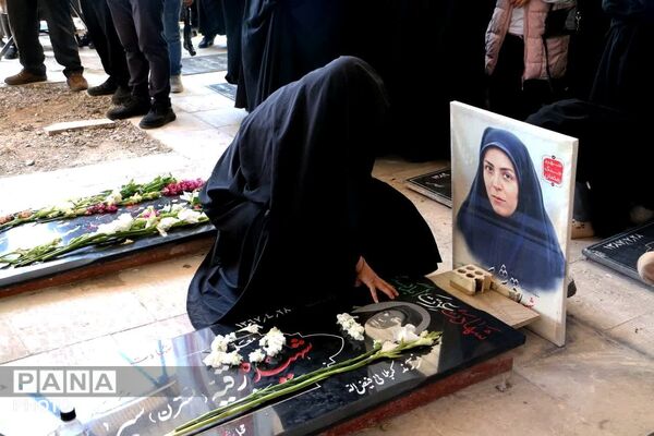 گلباران مزار شهدای جنگ رمضان در چهلمین روز درگذشت «امام شهید انقلاب» در زنجان