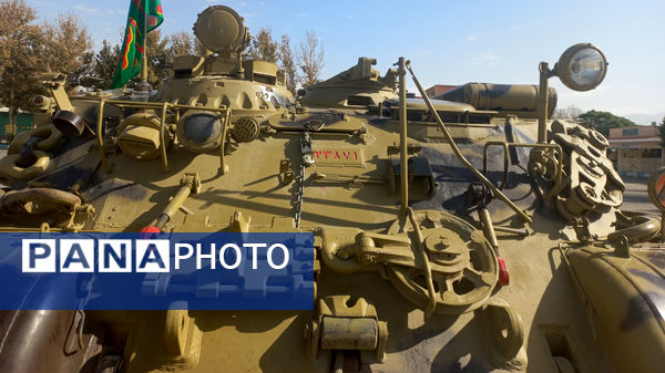 نمایشگاه هفته دفاع مقدس در مجتمع فرهنگی و ورزشی فجر نیشابور