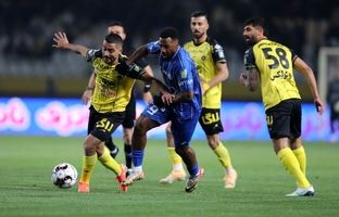 استقلال نوار پیروزی‌های سپاهان را قطع کرد/ الکلاسیکوی فوتبال ایران آبی شد+فیلم