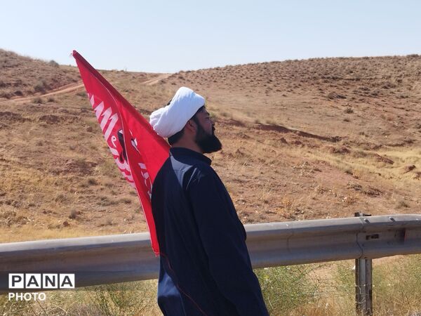 پیاده روی امام رضا (ع) با حضور پر شور دانش آموزان نیشابور در کاروان دانش آموزی