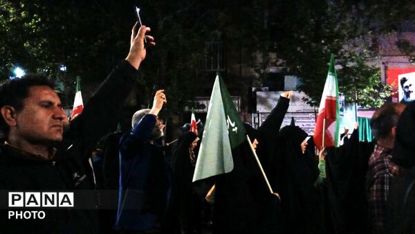 مشت ها بر فراز آسمان نیشابور نمایان شد 