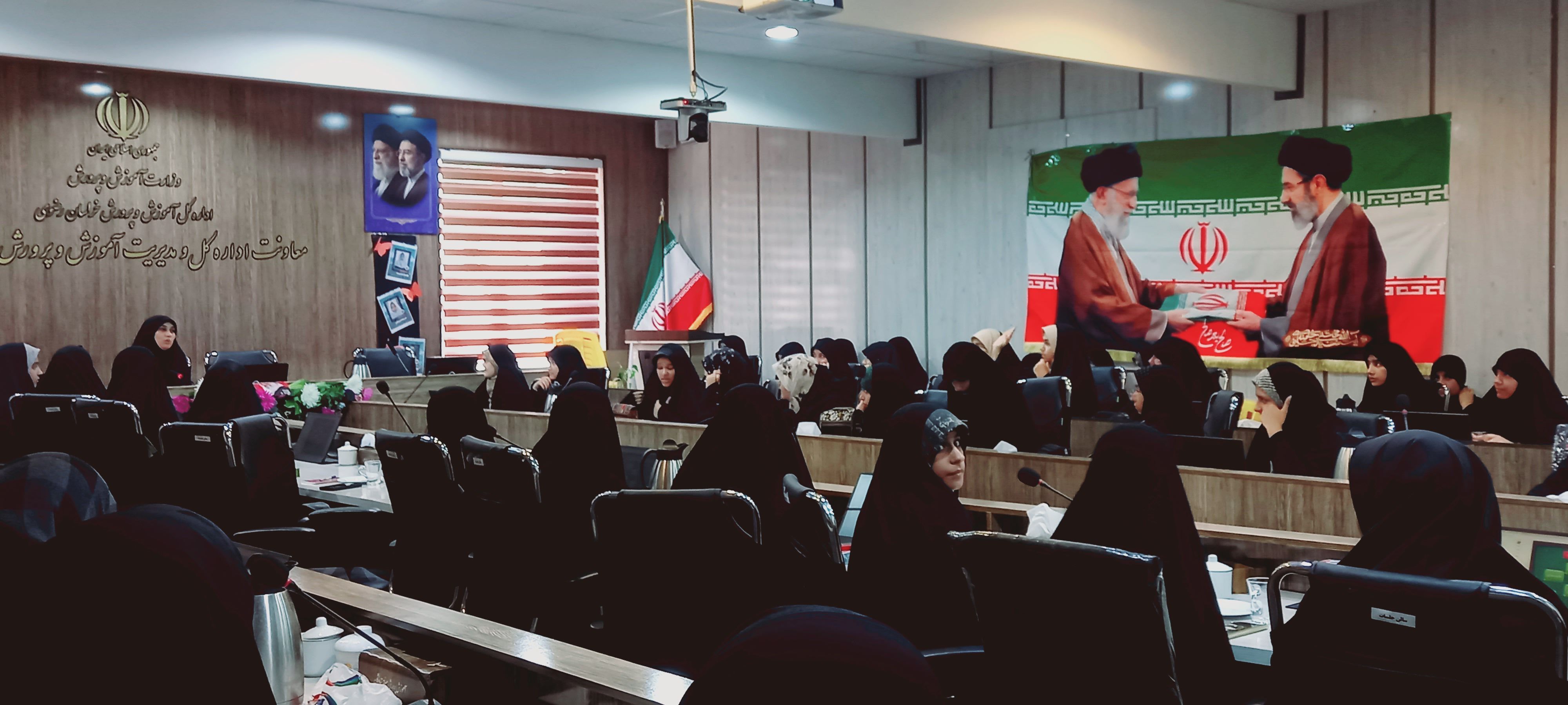 جلسه معارفه فرمانده و جانشینان بسیج دانش‌آموزی تبادکان