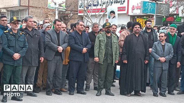اجتماع مردم شهید پرور شهرستان فاروج در میدان رضوی در پی شهادت آیت الله العظمی امام خامنه‌ای (رضوان الله تعالی علیه) 