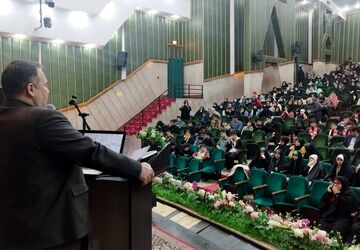 تقدیر از دانش آموزان برگزیده مسابقات دانش آموزی در منطقه ۱۰