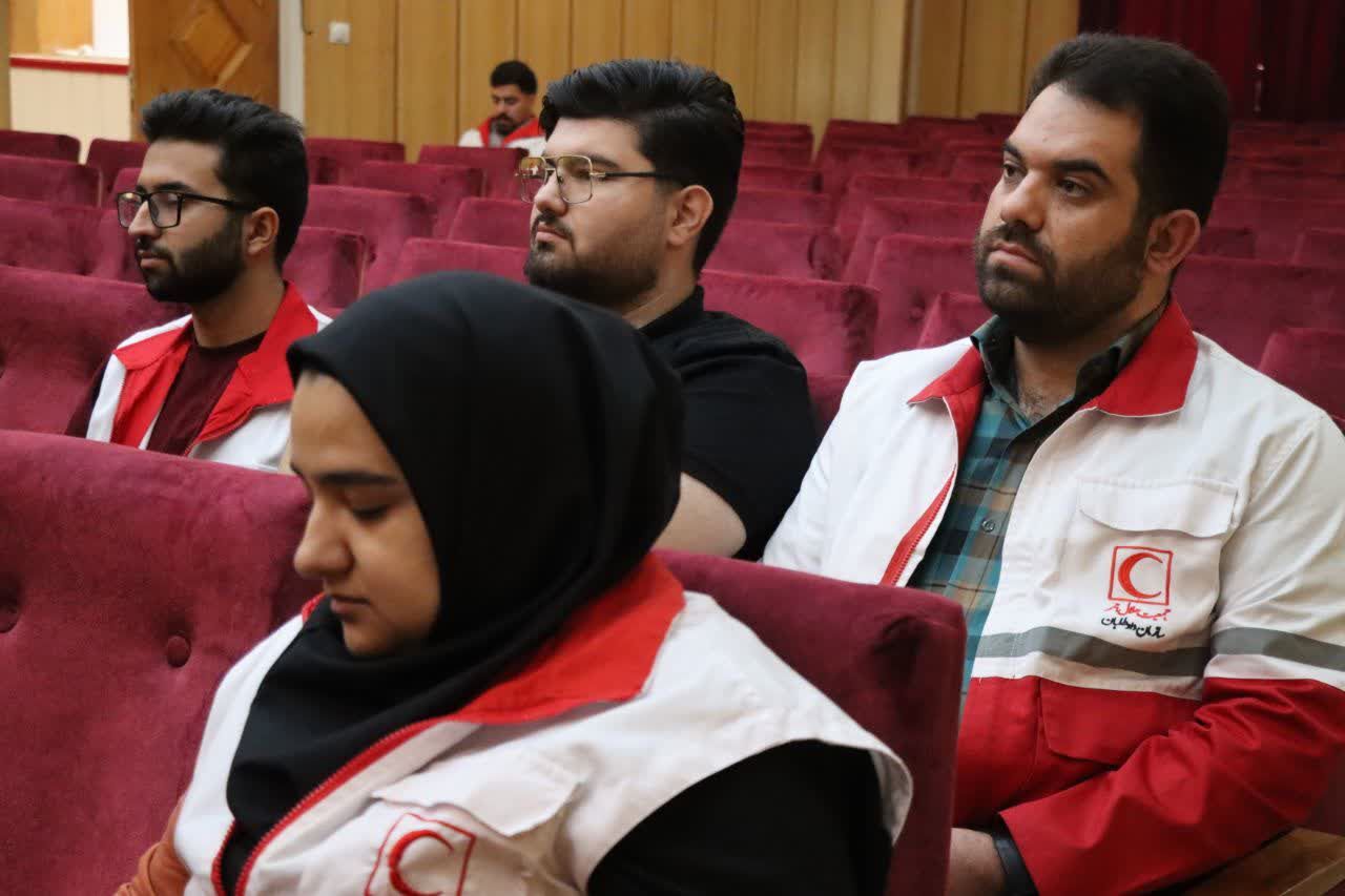 نشست صمیمانه مدیرعامل هلال‌احمر همدان با اعضای گروه رسانه «باور» 