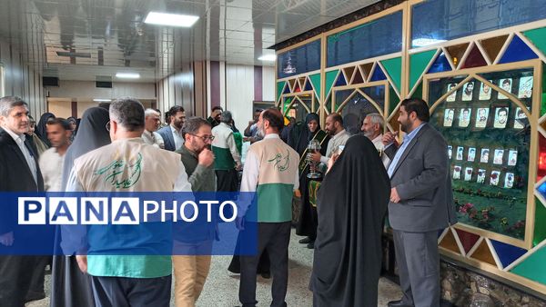 حضور خادمین حرم مطهر امام رضا (ع) به‌مناسبت دهه کرامت و هفته معلم در اداره آموزش و پرورش منطقه ۱۹