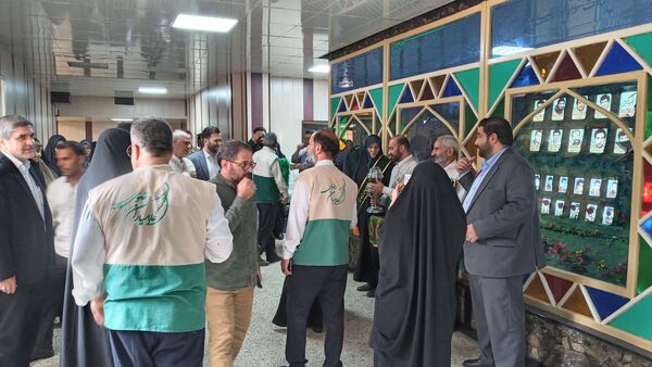 حضور خادمین حرم مطهر امام رضا (ع) به‌مناسبت دهه کرامت و هفته معلم در اداره آموزش و پرورش منطقه ۱۹