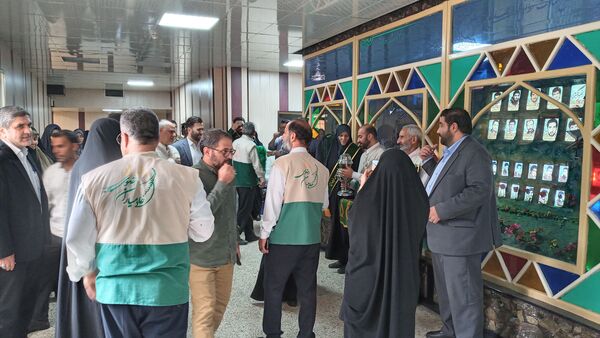 حضور خادمین حرم مطهر امام رضا (ع) به‌مناسبت دهه کرامت و هفته معلم در اداره آموزش و پرورش منطقه ۱۹