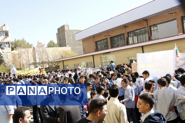 حضور پرشور دانش آموزان محلاتی در راهپیمایی 13 آبان 