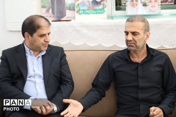 دیدار مسئولین با خانواده ی شهیده فاطمه موحدان