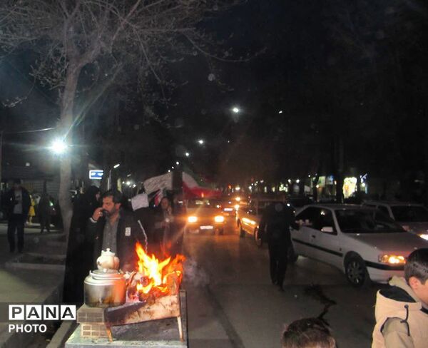 رژه باشکوه خودروها در شهرکرد نماد اتحاد مردم 