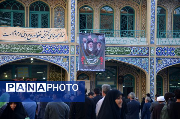 اجتماع مردم شهرکرد در مراسم یادبود سیدالشهدای خدمت