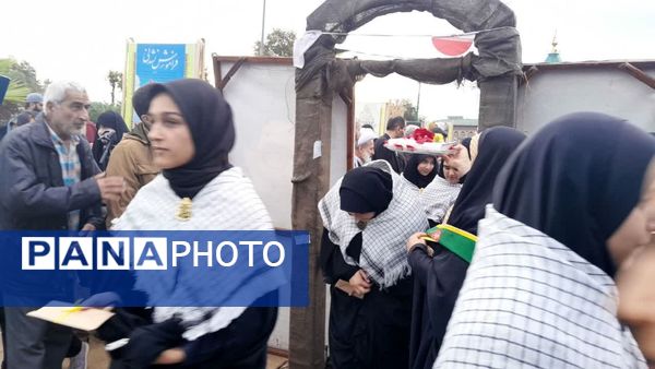 آیین بدرقه کاروان راهیان نور هنرستان بنت الزهرا هادی‌شهر 