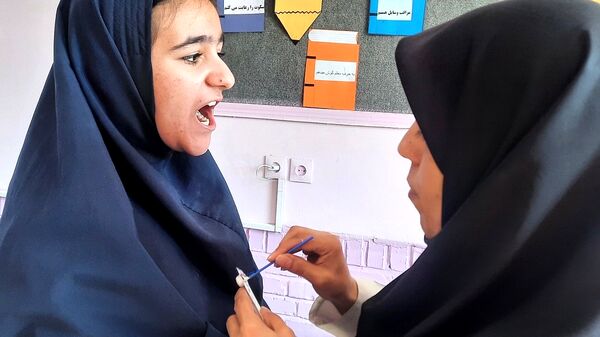 اجرای طرح وارنیش فلوراید در دبستان پنجم مهر