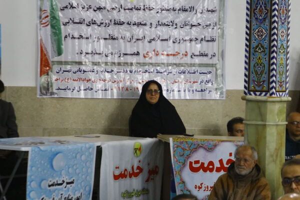 دهه فجر در آینه خدمات مردمی؛ برپایی میز خدمت و ایستگاه صلواتی
