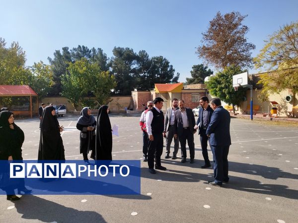 جلسه هماهنگی مانور زلزله در کتابخانه مدرسه غدیر یک قدس