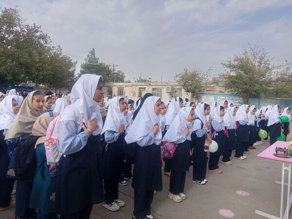 مراسم آغاز سال تحصیلی در مدرسه سمیه