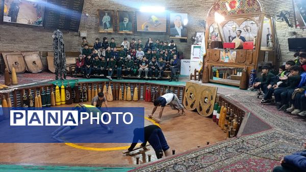 دهه فجر با طعم پهلوانی؛ دانش‌آموزان یزدی ورزش باستانی را تجربه کردند