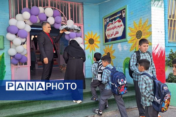 بازگشایی مدارس پیشوا با برنامه‌های شاد و اجرای عروسکی