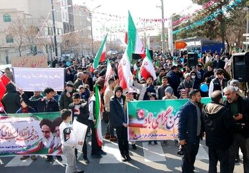 حضور پر شور شهروندان در راهپیمایی قیامدشت ری یک