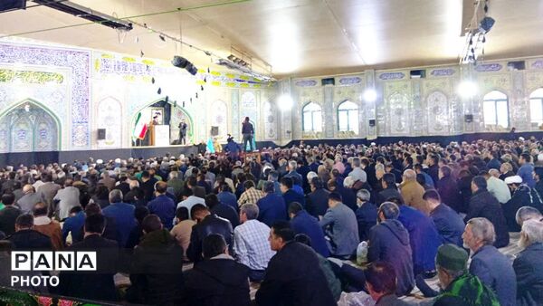 اقامه نماز عید فطر در یاسوج مصلی امام خمینی (ره)