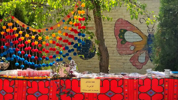 بازارچه دانش‌آموزی در مدرسه بنت‌الهدی یاسوج به‌مناسبت هفته مشاغل