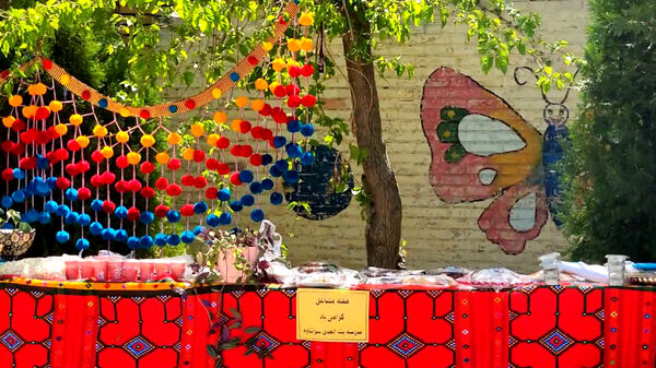 بازارچه دانش‌آموزی در مدرسه بنت‌الهدی یاسوج به‌مناسبت هفته مشاغل