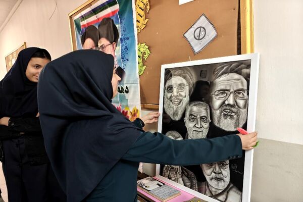 برگزاری نمایشگاه آثار هنری دانش‌آموزان در دبیرستان هوشنگی