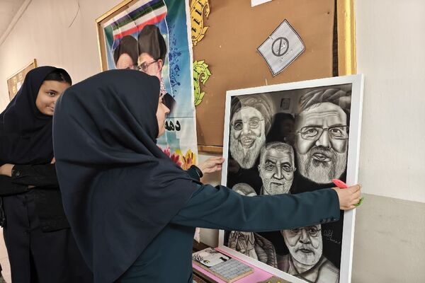 برگزاری نمایشگاه آثار هنری دانش‌آموزان در دبیرستان هوشنگی
