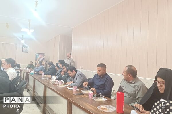 هم‌اندیشی مدیران مدارس بخش رودهن با محوریت بررسی مسائل آموزشی
