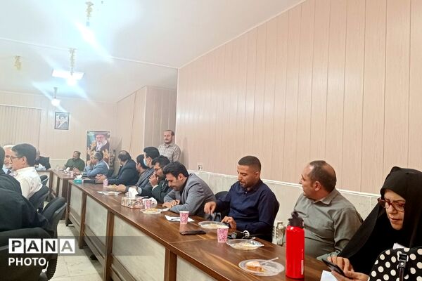 هم‌اندیشی مدیران مدارس بخش رودهن با محوریت بررسی مسائل آموزشی