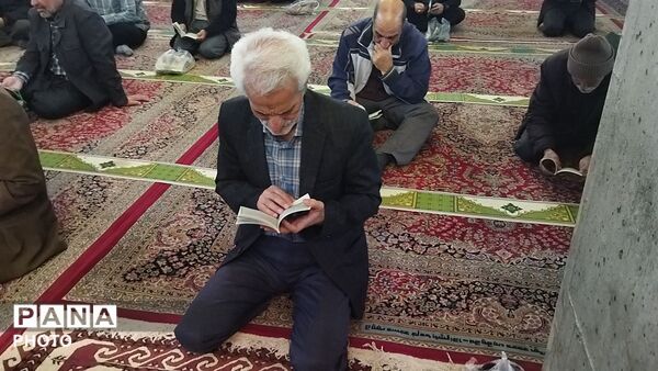 قرائت دعای استغاثه به امام زمان (ع) در مسجد جامع نیشابور 