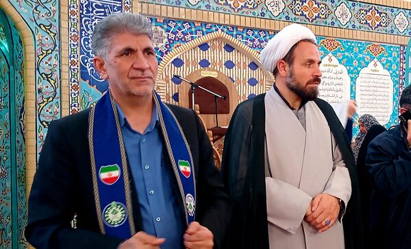 حضور مسئولان میان معتکفین مدرسه تمام تشکیلاتی پیشتازان صدرا متوسطه اول در اختتامیه اعتکاف 