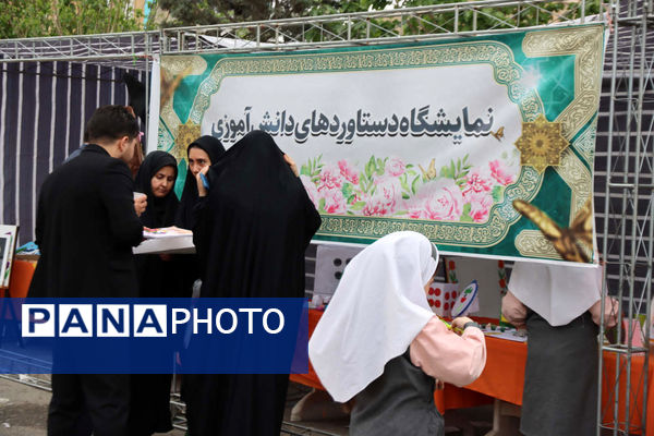 بازدید مدیر آموزش و پرورش اسلامشهر از بازارچه خیریه دبستان شاهد فاطمه زهرا(س)