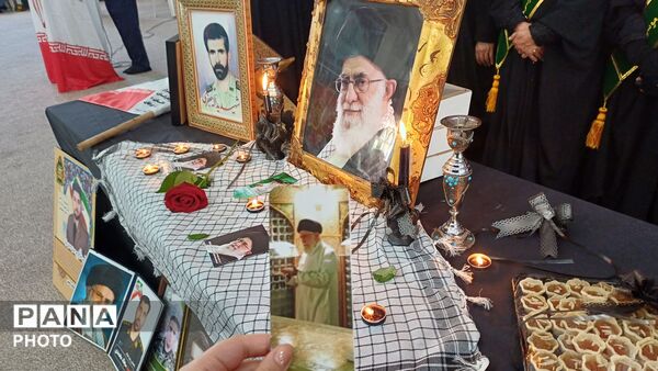همایش دانش‌آموزان و بانوان خرم آبادی در سوگ رهبر شهید 