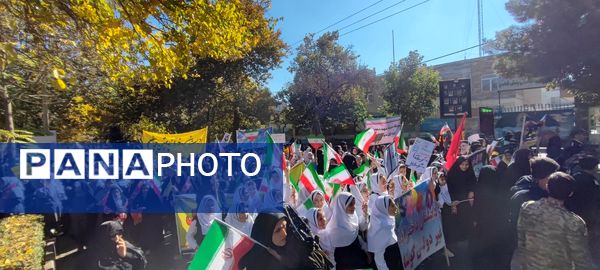 طنین شعارهای ضد استکباری در شاندیز