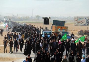 مراسم پیاده روی حرم تا حرم در شهرستان خرامه برگزار شد