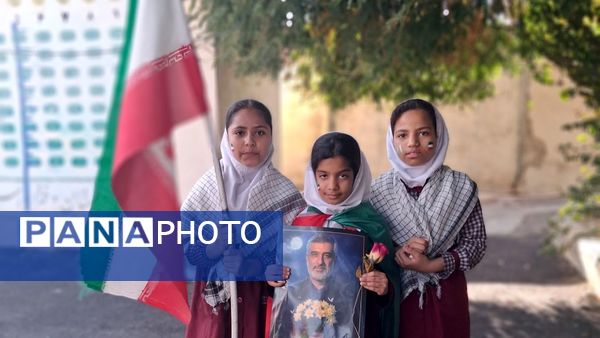 جشن باشکوه دهه فجر و پاسداشت پرچم جمهوری اسلامی در دبستان استقلال حاجی‌آباد