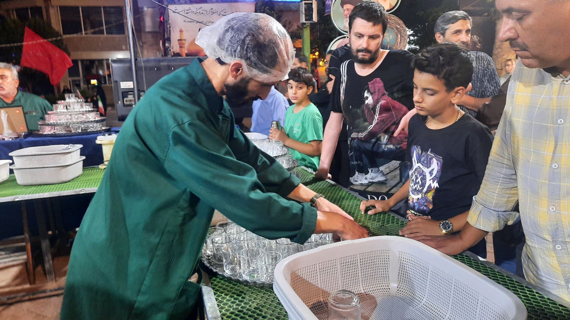 صد و بیستمین شب خدمت، چایخانه حضرت زهرا (س) در مسجد جامع نیشابور