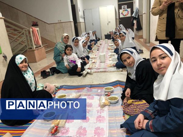 همدلی و معنویت در مراسم افطاری مدرسه حسین‌علی بابایی تهران
