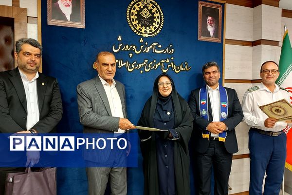 نشست فصلی و توان افزایی مأمورین و مسئولین سازمان دانش‌آموزی شهرستان‌های استان تهران 