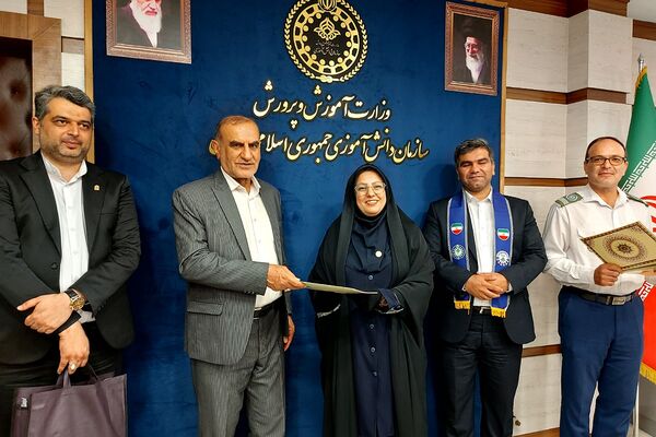 نشست فصلی و توان افزایی مأمورین و مسئولین سازمان دانش‌آموزی شهرستان‌های استان تهران 
