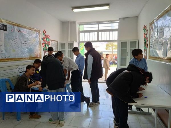  انتخابات شورای دانش‌آموزی در دبیرستان سما شهرستان کاشمر 