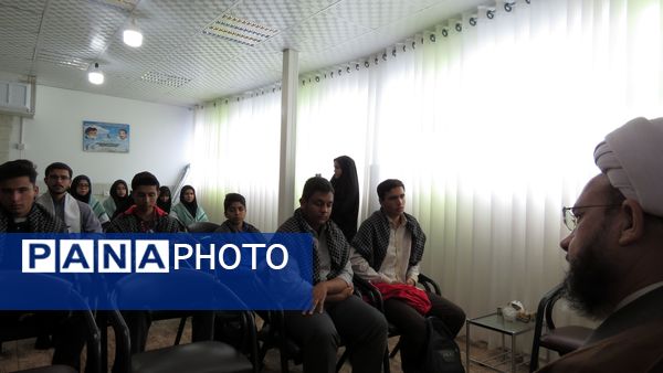 دیدار فرمانده واحدهای آموزشگاه‌های شهرستان خلیل‌آباد با امام جمعه