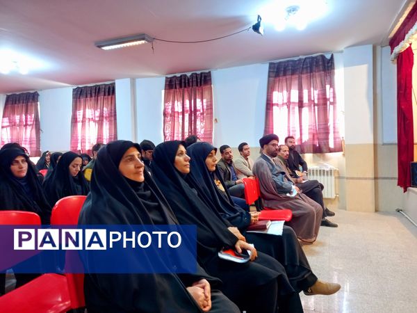 جلسه‌ توانمندسازی مربیان، معاونان پرورشی و سازمان دانش‌آموزی شهرستان فلاورجان 