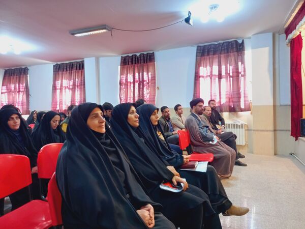 جلسه‌ توانمندسازی مربیان، معاونان پرورشی و سازمان دانش‌آموزی شهرستان فلاورجان 