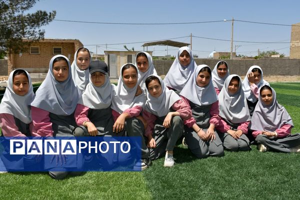 حضور امام جمعه، فرماندار و مدیر آموزش پرورش مه ولات در مدارس شهرستان